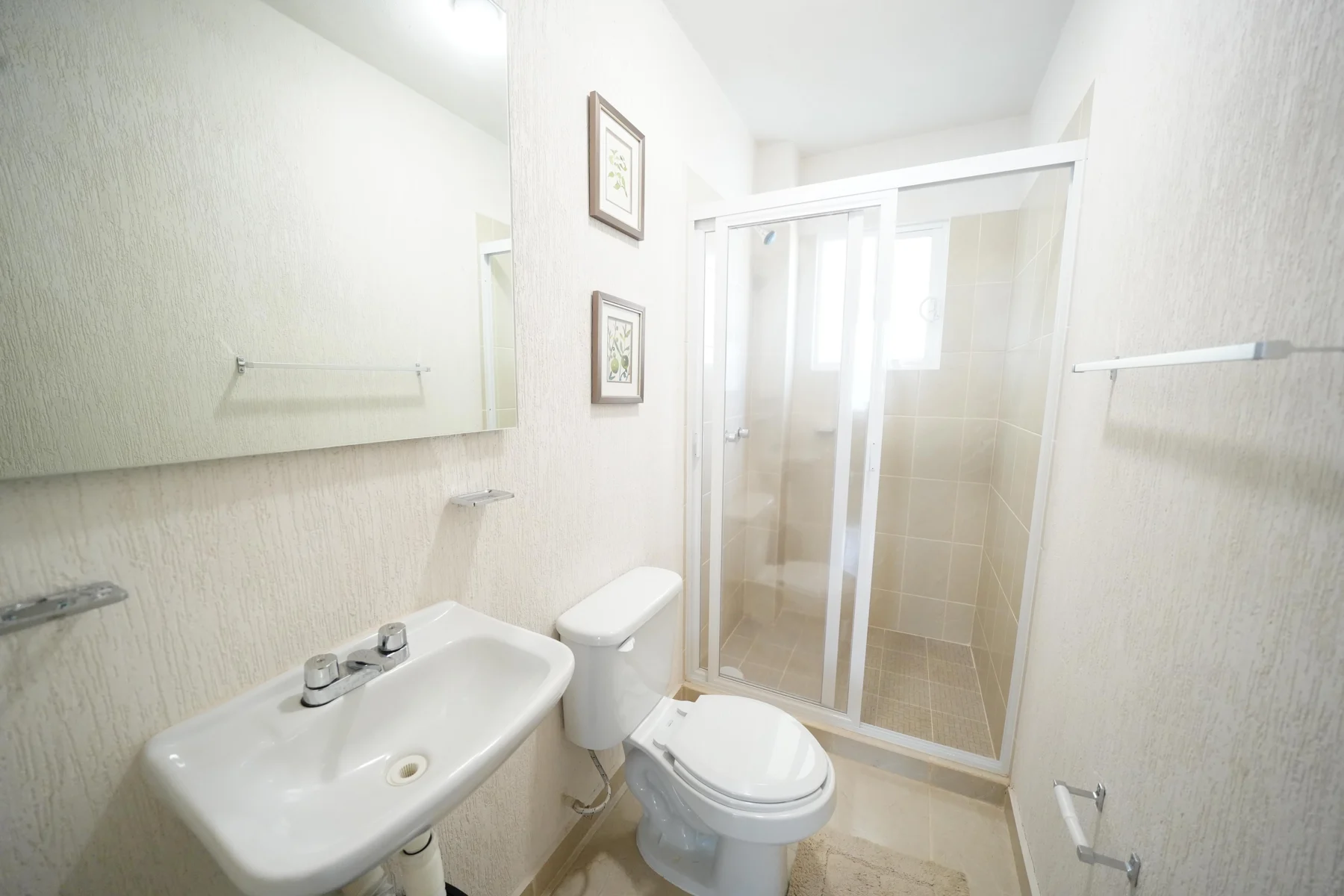 Baño del departamento muestra de Zitadela